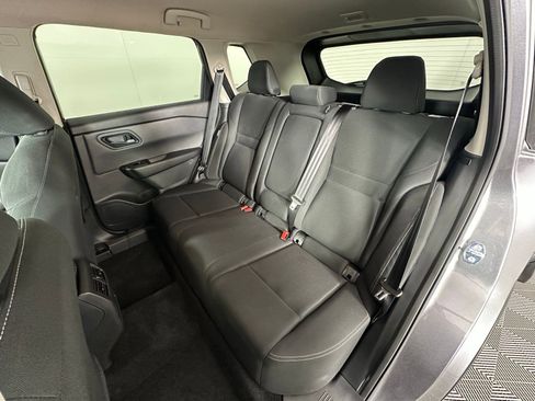 Used 2025 Nissan Rogue S image 28