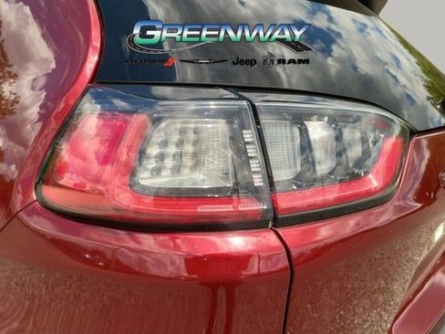 Used 2021 Jeep Cherokee Latitude Plus FWD image 28