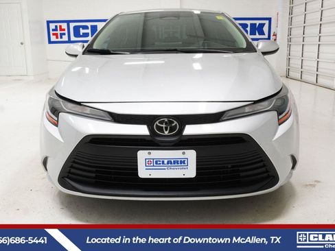 Used 2023 Toyota Corolla LE FWD image 2