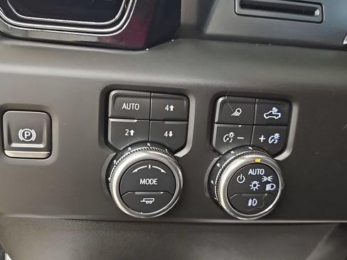 Used 2025 GMC Sierra 2500 AT4 AWD/4WD image 14