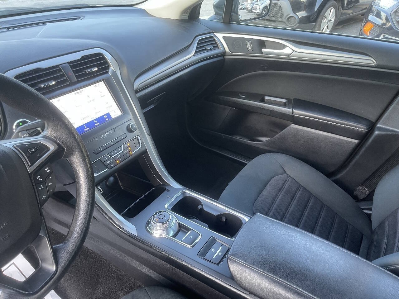 Used 2020 Ford Fusion SE FWD image 14