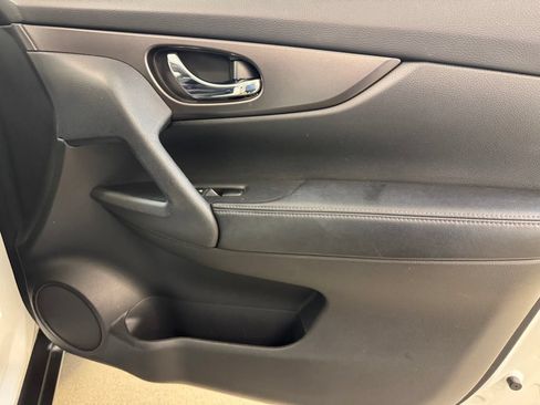 Used 2014 Nissan Rogue SV w/ SV Premium Package AWD/4WD image 28