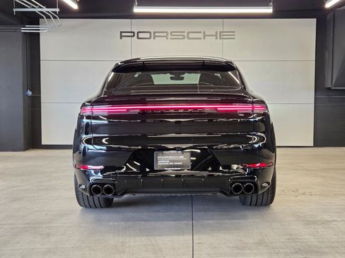 Certified 2025 Porsche Cayenne GTS image 7