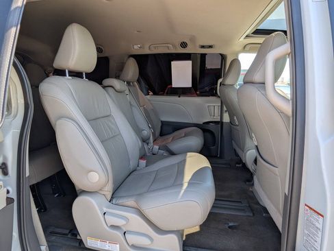 Used 2017 Toyota Sienna XLE FWD image 15