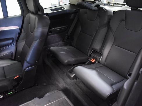 Used 2023 Volvo XC90 B6 Plus image 16