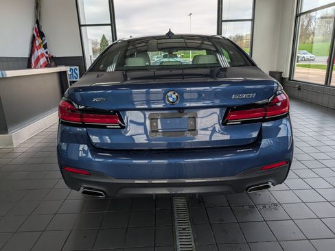 Used 2023 BMW 530i xDrive image 3