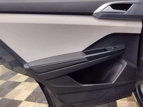 New 2025 Volkswagen Taos SE image 34