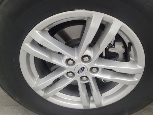 Used 2022 Ford Explorer XLT w/ Equipment Group 202A image 31