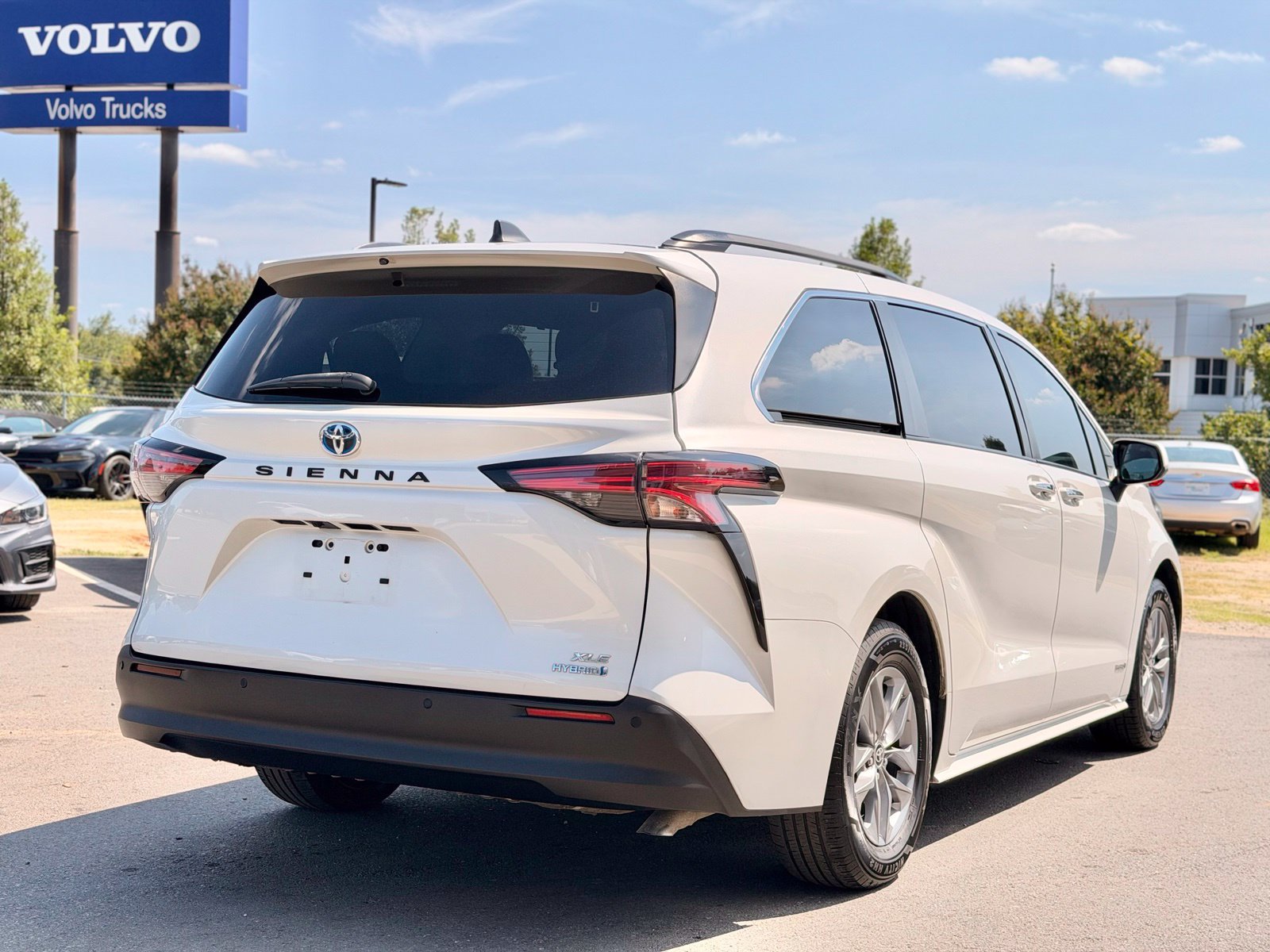 Used 2021 Toyota Sienna XLE FWD image 8