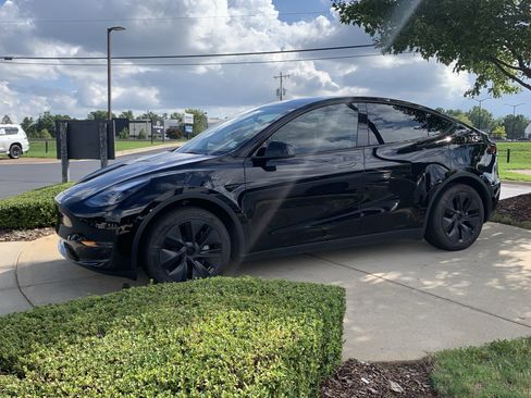 Used 2025 Tesla Model Y Long Range RWD image 5