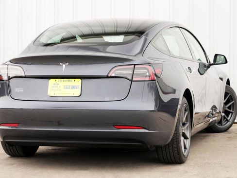 Used 2023 Tesla Model 3 Standard Range image 5