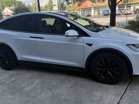 Used 2022 Tesla Model X AWD/4WD image 9