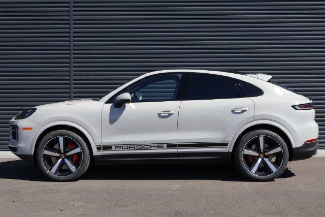 Used 2026 Porsche Cayenne S AWD/4WD image 2