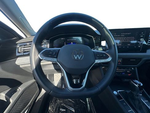 Used 2025 Volkswagen Jetta SE image 12