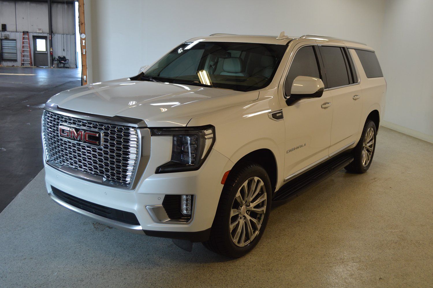 Used 2023 GMC Yukon XL Denali w/ LPO, Floor Liner Package AWD/4WD image 7