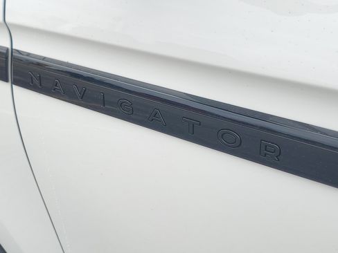 New 2026 Lincoln Navigator Reserve AWD/4WD image 7