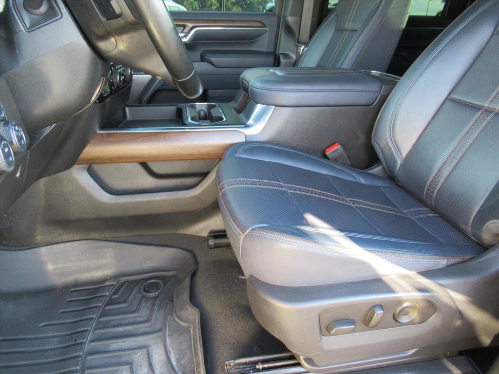Used 2024 Chevrolet Silverado 2500 High Country w/ Technology Package AWD/4WD image 17