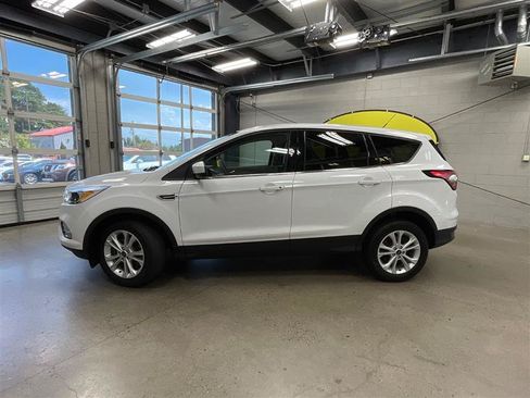 Used 2017 Ford Escape SE AWD/4WD image 2