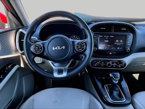 Used 2022 Kia Soul LX FWD image 5