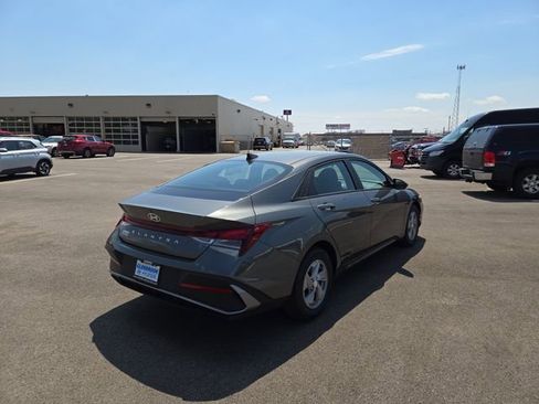 New 2026 Hyundai Elantra SE FWD image 6