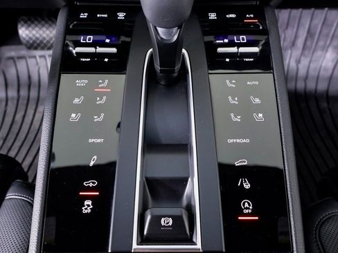 New 2025 Porsche Macan S image 18