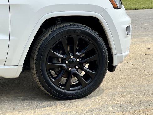 Used 2019 Jeep Grand Cherokee Altitude AWD/4WD image 8