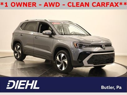 Used 2025 Volkswagen Taos SE w/ Panoramic Sunroof Package