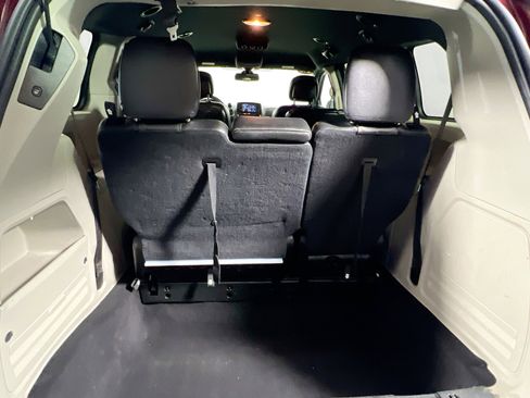 Used 2018 Dodge Grand Caravan SXT image 33