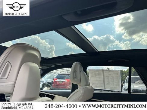 Used 2025 Mercedes-Benz GLC 300 4MATIC image 16