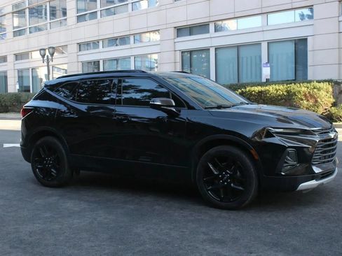 Used 2019 Chevrolet Blazer LT w/ Sound & Technology Package FWD image 2