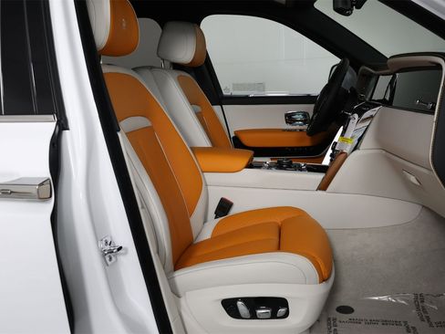 New 2026 Rolls-Royce Cullinan image 35