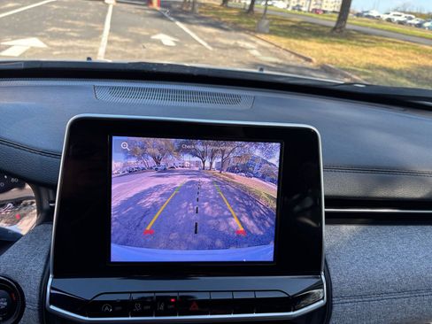 Used 2025 Jeep Compass Latitude image 20