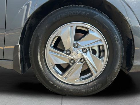 Certified 2025 Hyundai Elantra SE image 30