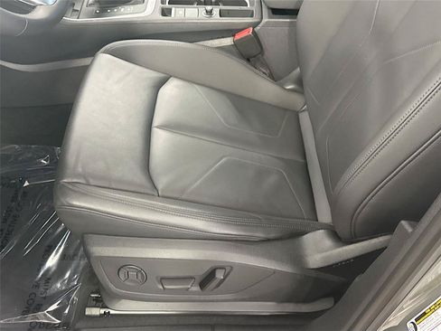 Certified 2025 Audi Q3 2.0T Premium w/ Convenience Package AWD/4WD image 19