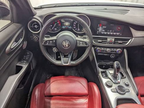Used 2022 Alfa Romeo Giulia Veloce RWD image 7