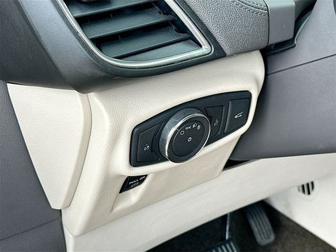 Used 2016 Lincoln MKX Reserve w/ Technology Package image 10