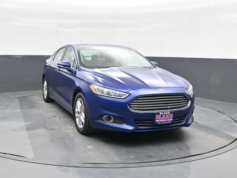 Used 2013 Ford Fusion SE FWD image 2