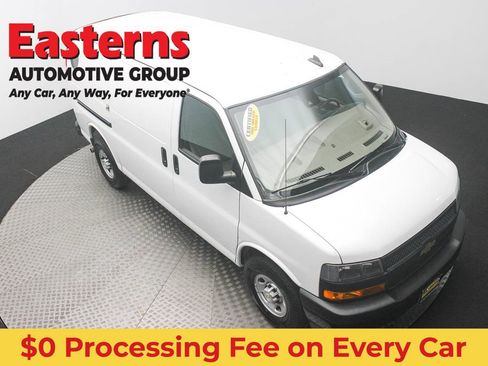 Used 2021 Chevrolet Express 3500 w/ Driver Convenience Package RWD image 3