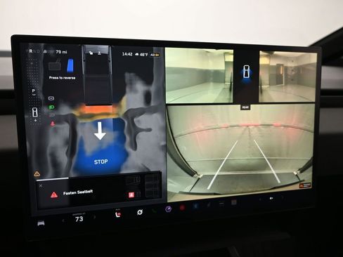 Used 2025 Tesla Cybertruck AWD Crew Cab image 18