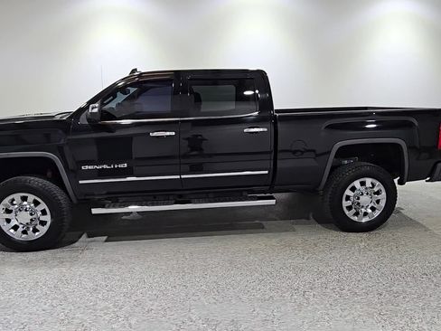 Used 2015 GMC Sierra 2500 Denali w/ Duramax Plus Package AWD/4WD image 5