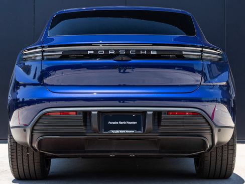 New 2025 Porsche Macan Electric RWD image 10