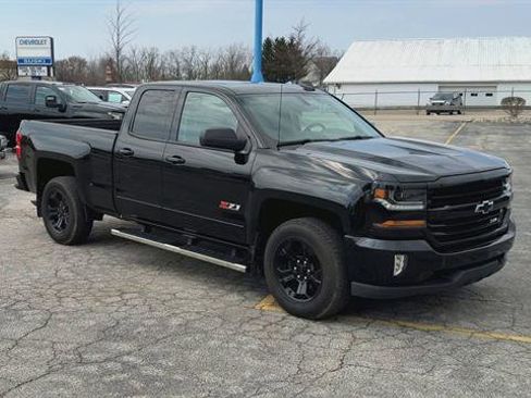 Used 2018 Chevrolet Silverado 1500 LT w/ Midnight Edition image 2