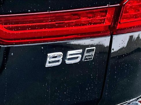 Used 2023 Volvo XC60 B5 Ultimate w/ Climate Package image 9