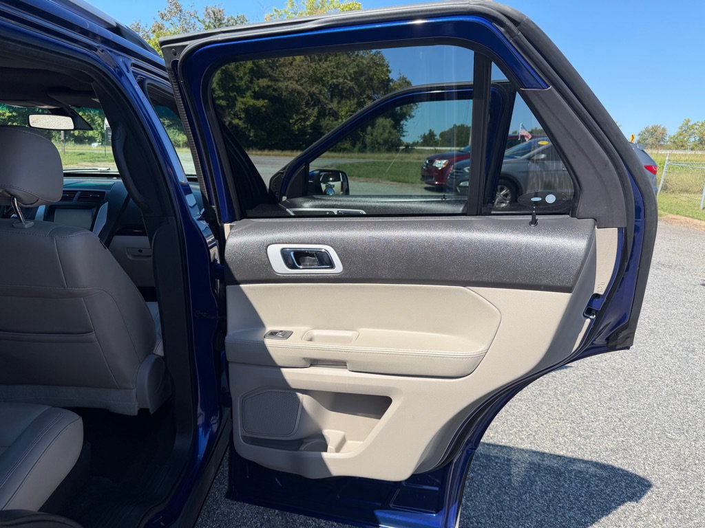 Used 2014 Ford Explorer Limited w/ Equipment Group 302A FWD image 18