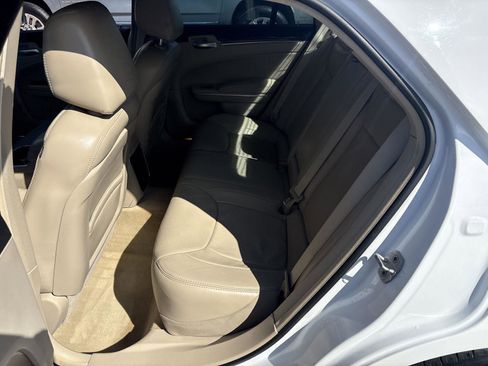 Used 2014 Chrysler 300 RWD image 10
