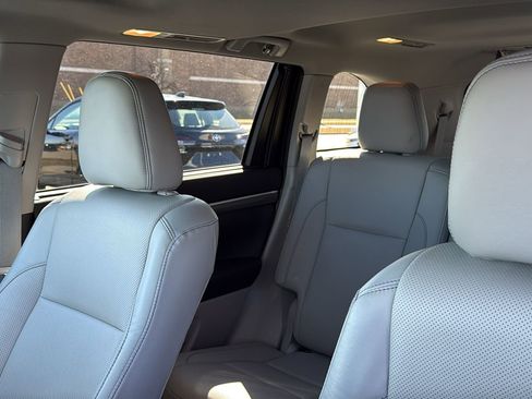 Used 2019 Toyota Highlander Limited image 16