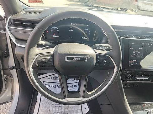 Used 2024 Jeep Grand Cherokee L Altitude AWD/4WD image 12