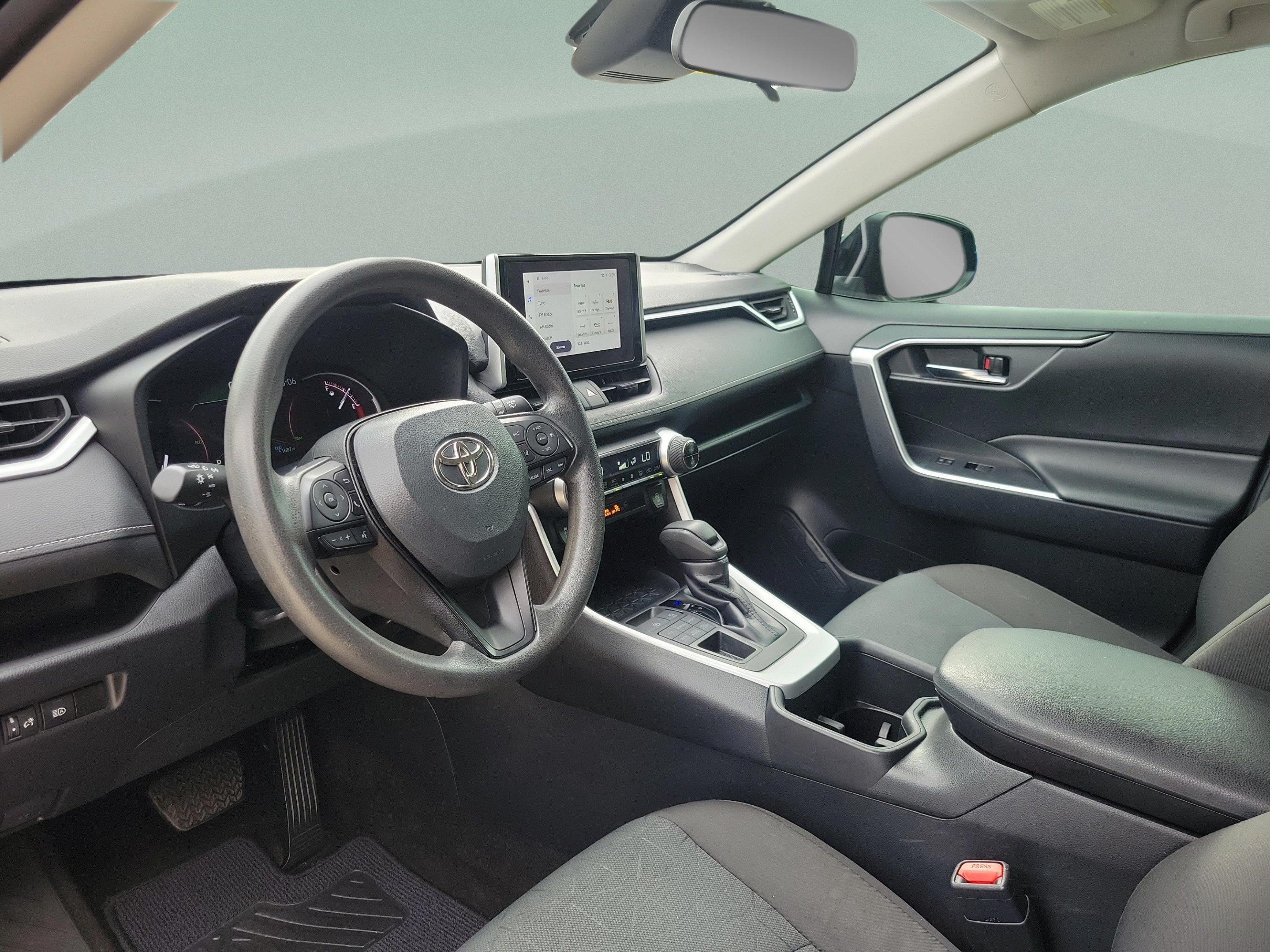 Used 2024 Toyota RAV4 XLE AWD/4WD image 8