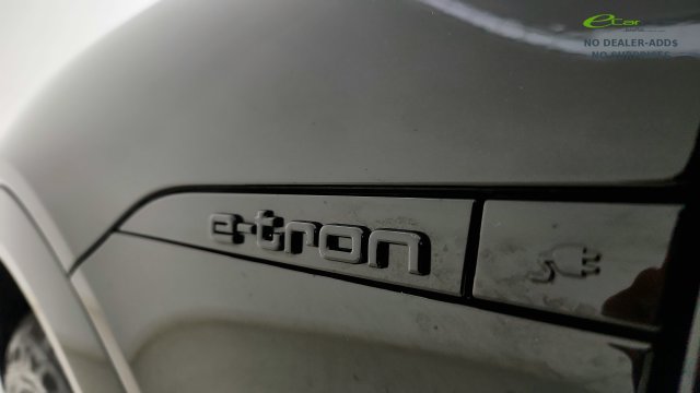 Used 2024 Audi Q8 e-tron Premium AWD/4WD image 34