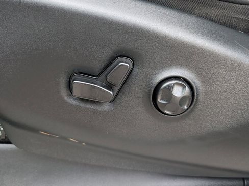 Used 2024 Chrysler Pacifica Touring-L image 24